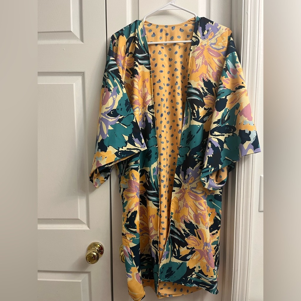 Reversible kimono